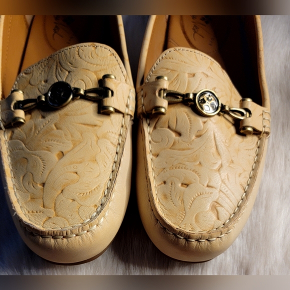 Patricia Nash Cream Embossed Leather Loafers with Gold Accent 8.5 - Picture 4 of 5